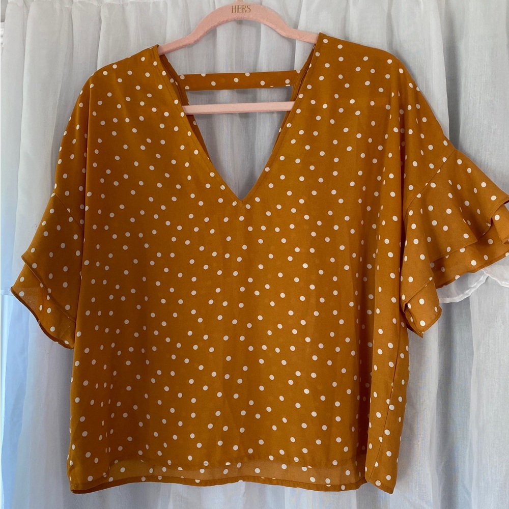 Forever 21 polka dot v-neck ruffle sleeve blouse M